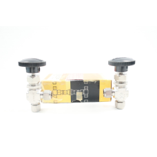 Box Of 2 Whitey SS-1VS6-A Manual Stainless Needle Valve 3/8in Tube